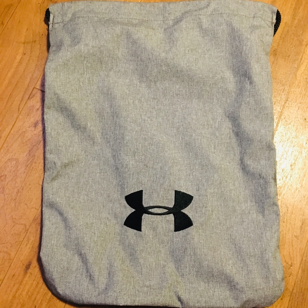 🔐Under Armour sling bag🔐